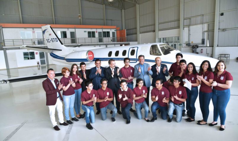 CECYT 17 DEL IPN RECIBE AERONAVE DONADA POR EL GOBIERNO DE